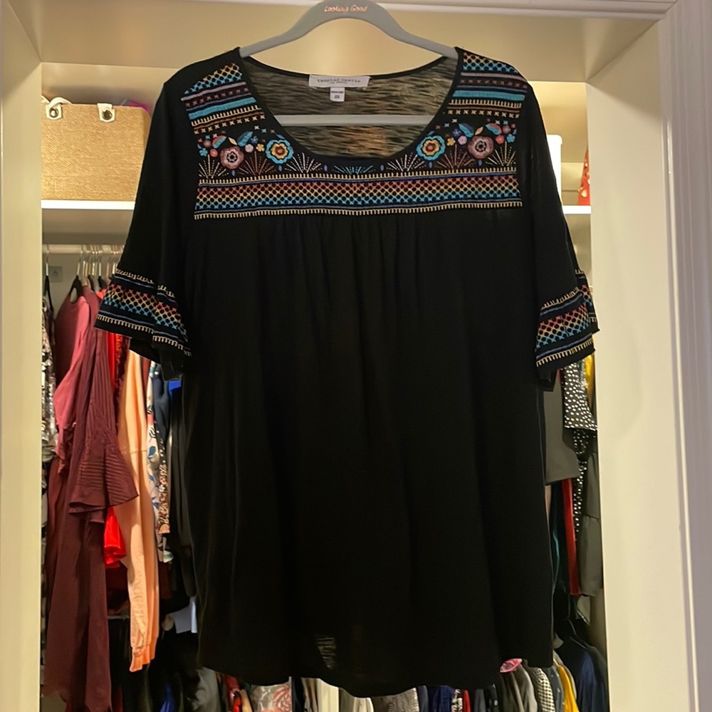 Lightweight black with beautiful design top